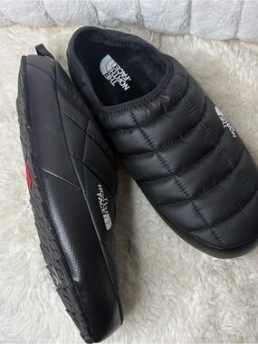 The North Face Men’s Black Quilted Slip-On Puff Mules size 12 The North Face Nuptse Mule Slippers Mens 12 Black Comfort  main image 4